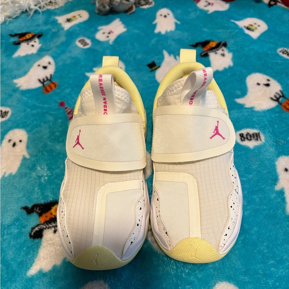 Girls Air Jordan 23/7 size 13.5c